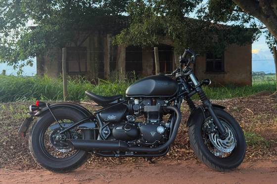 TRIUMPH BONNEVILLE BOBBER 1200 TRIUMPH BONNEVILLE BOBBER 1200